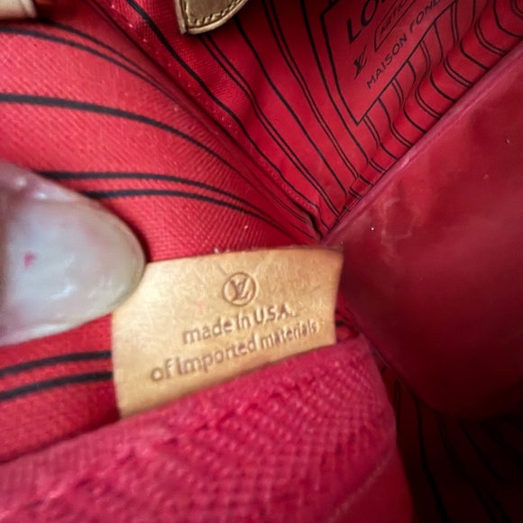 Louis Vuitton Neverfull MM Bag - Picture 4 of 8